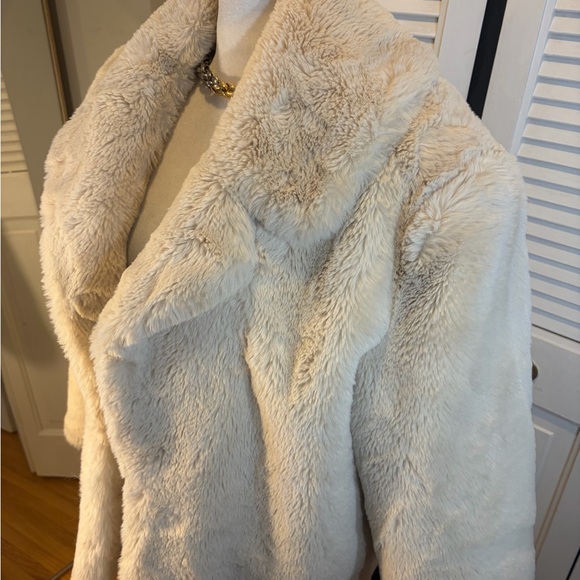 Eaves Jackets & Blazers - Eaves | Oversized Plush Cream Teddy Jacket - Women's Faux Fur Coat